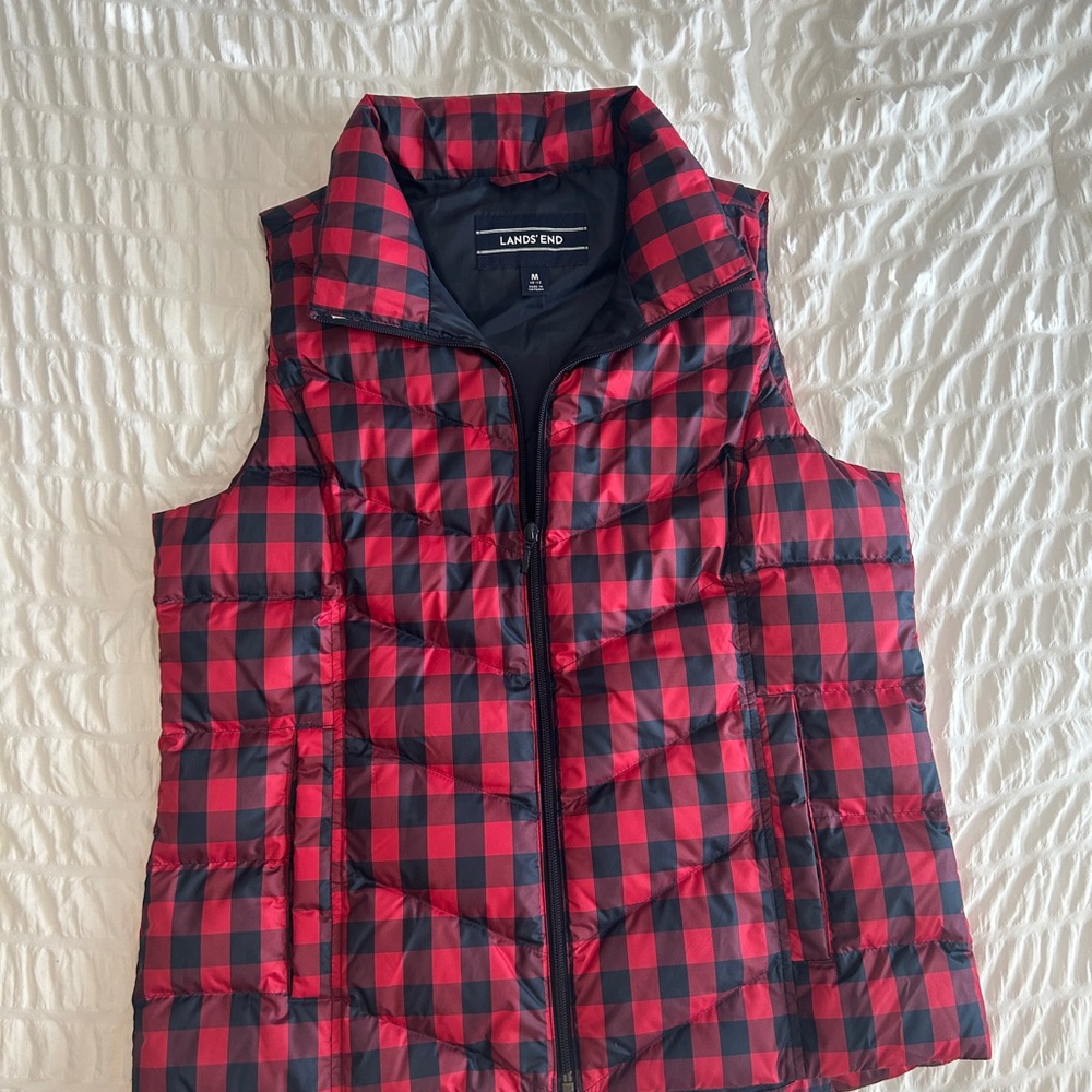Women’s zip up Lands' End Red and Black Plaid Puffer Vest Size Medium